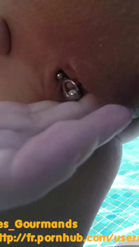 Heiße MILF Mit Rosebud Masturbiert Sich Und Wird Unter Wasser Wichst Und Bringt Dann Ihren Mann Zum Orgasmus