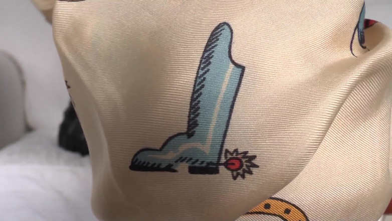 Lady Victoria Valente: pada Selendang Sutera Ibu Tiri, Lady Victoria Valente