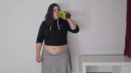 Alice H: Burping et fétiche du ventre