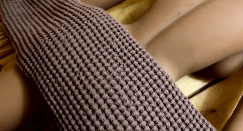 RyslanErotica: ¡Hacer trampas de verdad en la sauna con una muñeca...