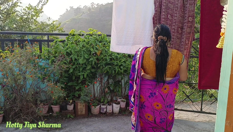 Hotty Jiya Sharmaa: Ibu mertua desi India yang bertetek besar dikongkek Damad Di...