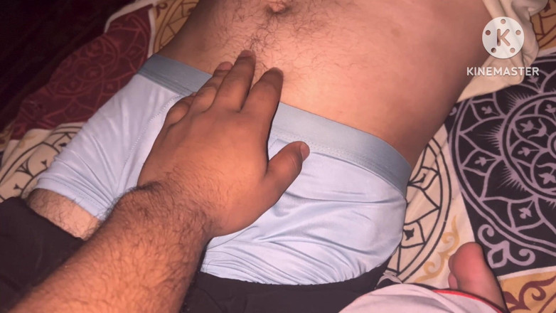 Desi__Panda: Amico etero grande cazzo mostruoso la prima volta che mi...