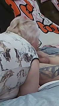 사정할 때까지 자지를 빨아주는 안경을 쓰고 있는 마누라