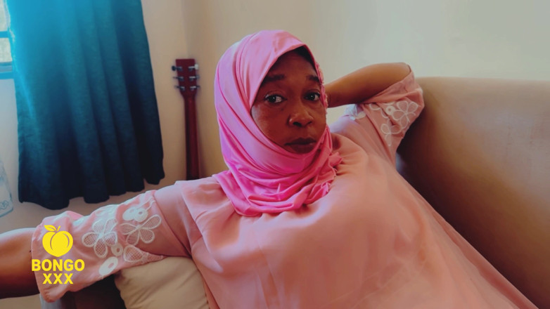 BongoXXX: Beautiful Mature British Hijab Muslim MILF Can Handle a BBC