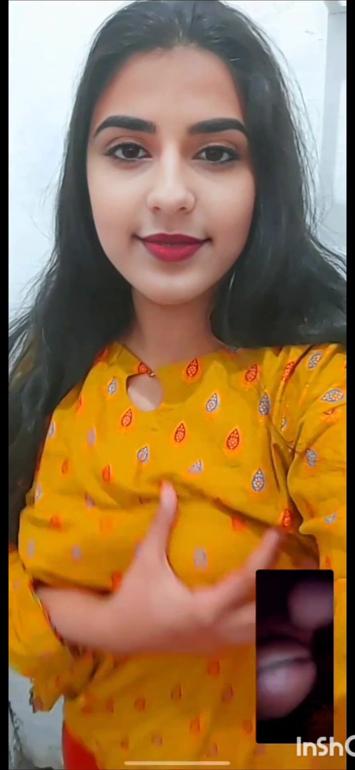 Naughty_Sana: प्यारी लड़की ऑनलाइन कॉल सेक्स वीडियो कॉल सेक्स वीडियो पर अपने प्रेमी के साथ चैट करती है