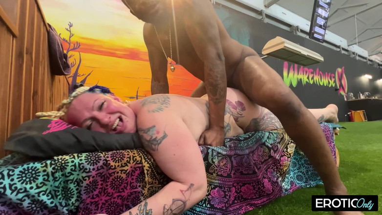 CurvyMilfs: Horny BBW Se Fait Baiser Fort