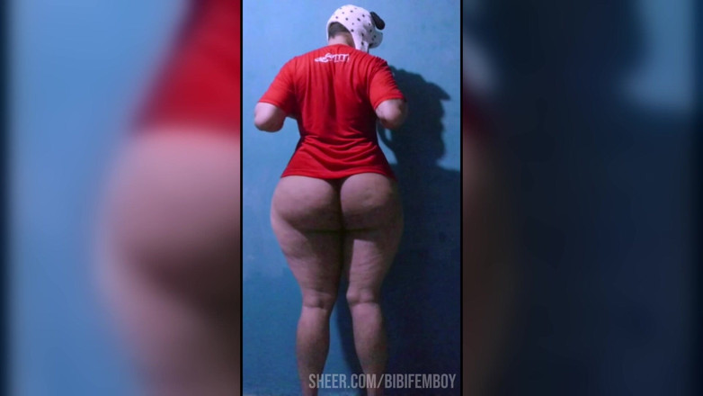 Sissy sapeca studio: Tranny with a feminine body and a big ass