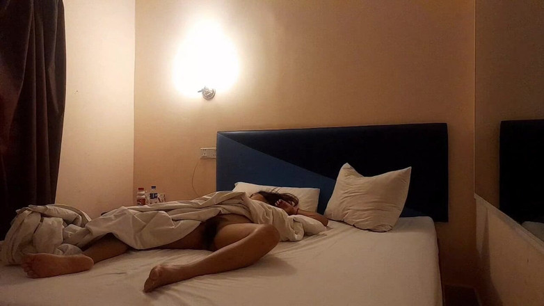 House wife: Gadis janda dengan pantat bahenol ini dientot habis-habisan sama kontol...