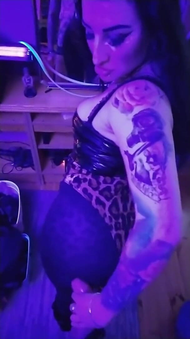 KatrixandCaliforniaLatex: Katrix caliente compilación de látex, culo, chupando polla.