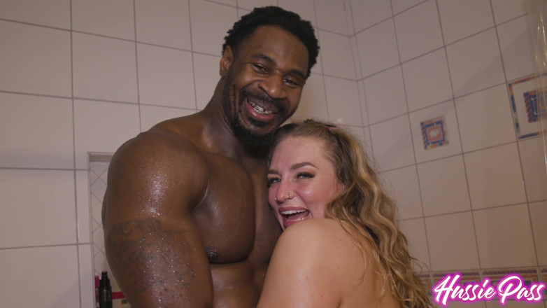 Hussie Auditions: Siente la conexión sensual con Natalie Brooke con Jax Slayher
