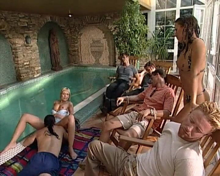 Top Line video: Дві красиві сцени з красивими і спокусливими жінками-любителями непристойного сексу та збочення, том 3