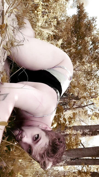 King Of Crossdress: Nebezpečné pózuje na pláži poblíž lidí 4 u