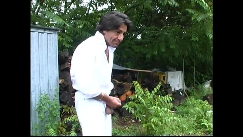 NASTY AMATEUR - Pornstar for a day: Mezi křovinami