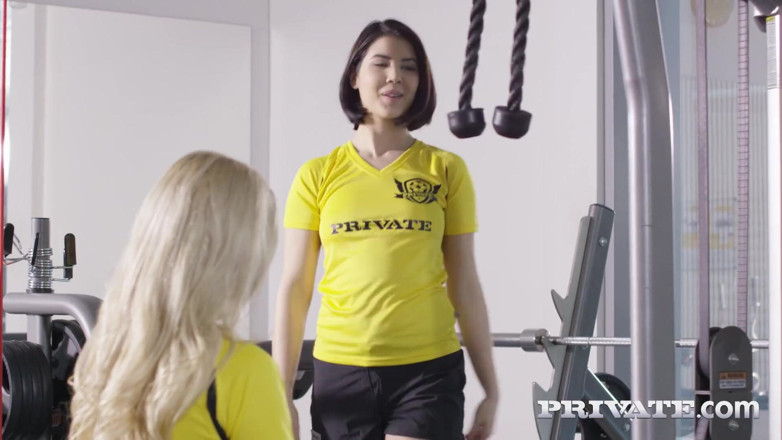 Private.com: Lady Dee, Anna Rose và Katy Sky tập luyện mạnh...