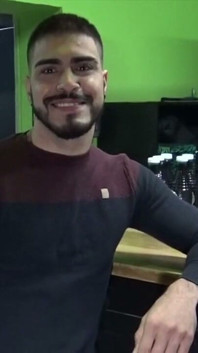 Bel latino scopato da un ragazzo barbuto