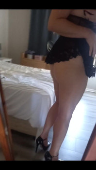 Tato černá negligee nutí moje nohy vypadat tak dlouho