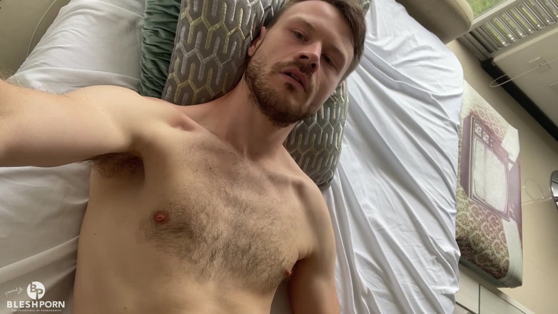 bleshporn: 뚱뚱한 자지를 보여주는 줄리안 블레쉬