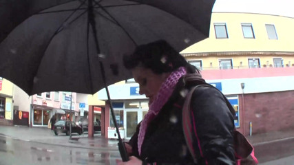 Milf in Love: Brunetka milf je příliš sexy se svými horkými černými punčochami