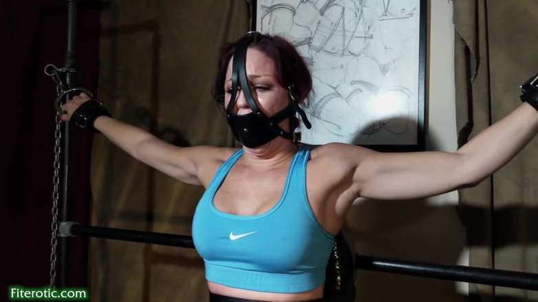 David Mack Video: La luchadora Sarah Brooke monta en sybian