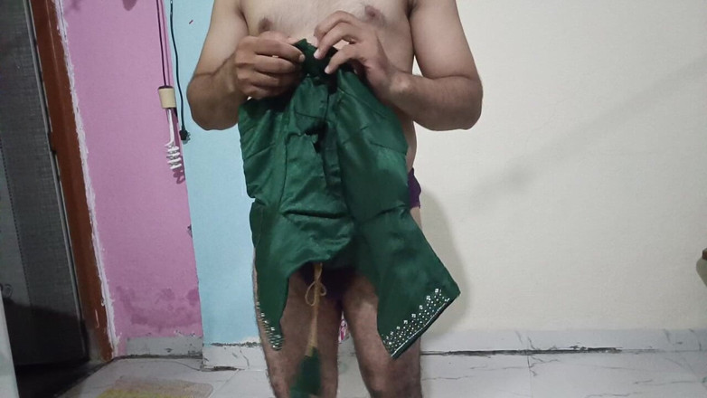 LovedSunsine1990: Aku mengambil blus kakak iparku