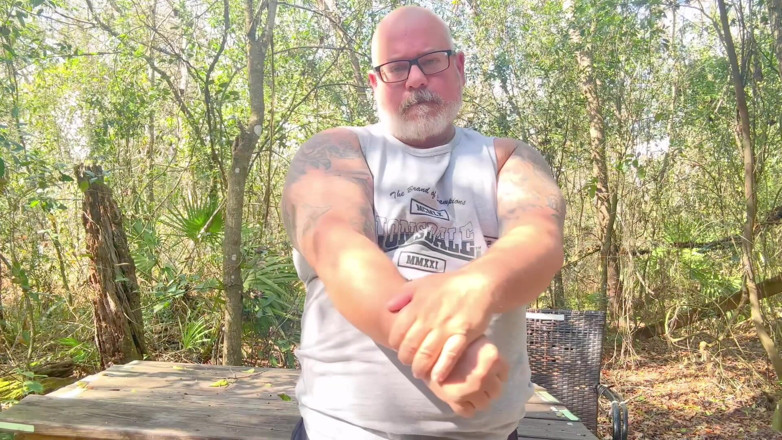 Hand free: Strongman Coach Fat Cock Big Balls Fat Ass