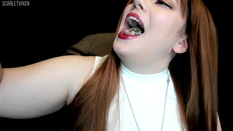 Scarlet Vixen: Istirahat makan siang giantess sushi