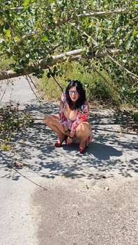Si cantik 50 plus dewasa masturbasi di luar ruangan
