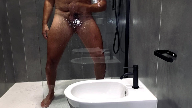 Alexander Audran: Mandi air panas amatir, kontol besar berbusa - semua telanjang di...