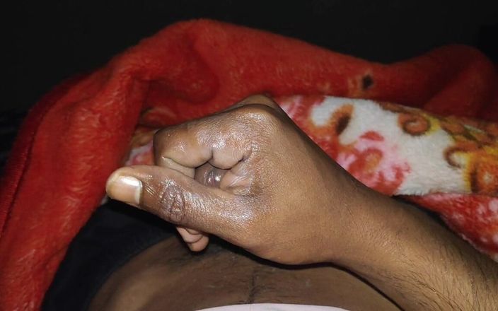 INDIANBEAST8121: Masturbándome mi gran polla negra en la noche