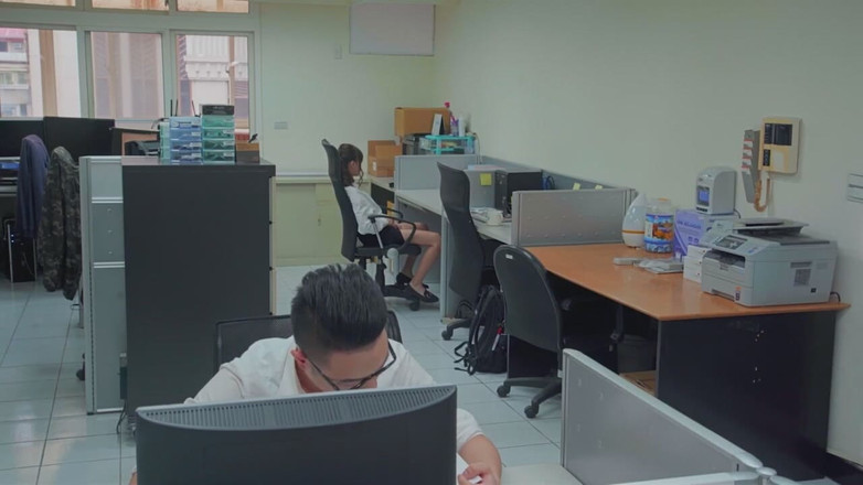 Eros721 official: Sexy mladá sekretářka ošukaná jejím šéfem v kanceláři