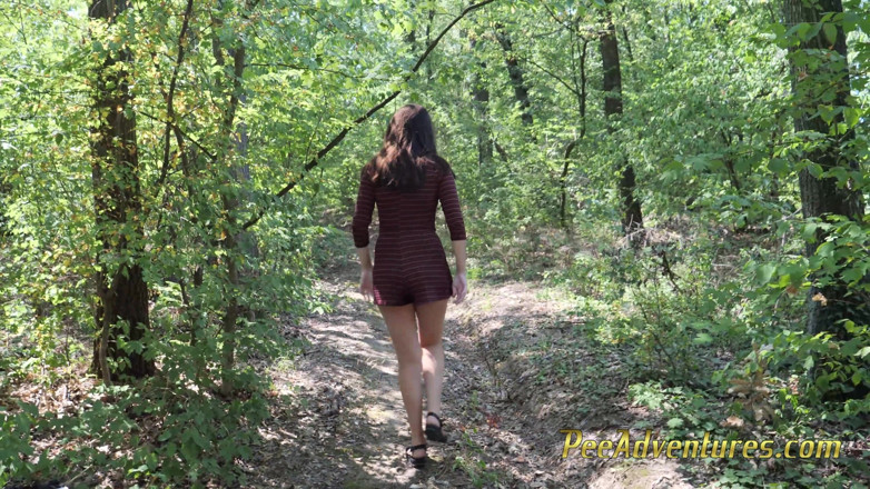 Pee Adventures: Pee outdoor to relive my bladder pressure