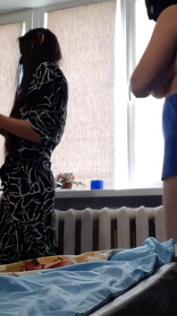 Zatímco moje přítelkyně sála prádlo, tvrdě jsem ji ošukal kundičku