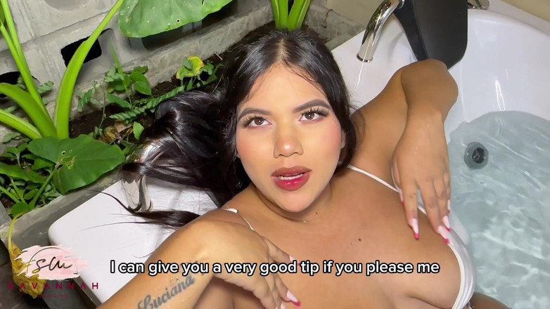 Savannah Watson: Offro un denaro a un cameriere in cambio di lui...