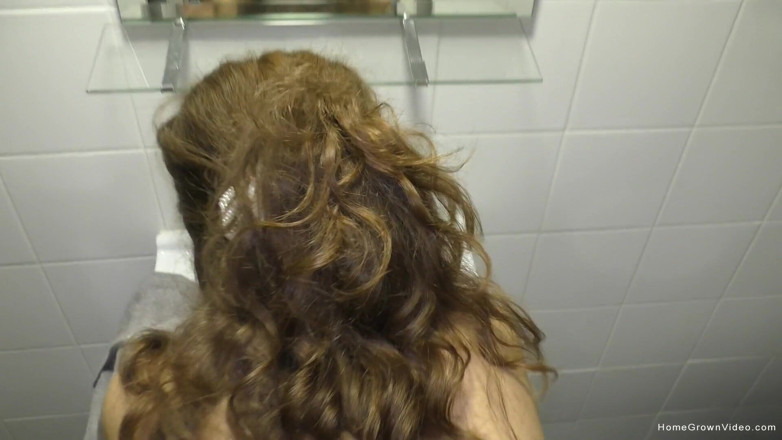 Homegrown Video: Pretty Lisa has her hairy pussy creampied