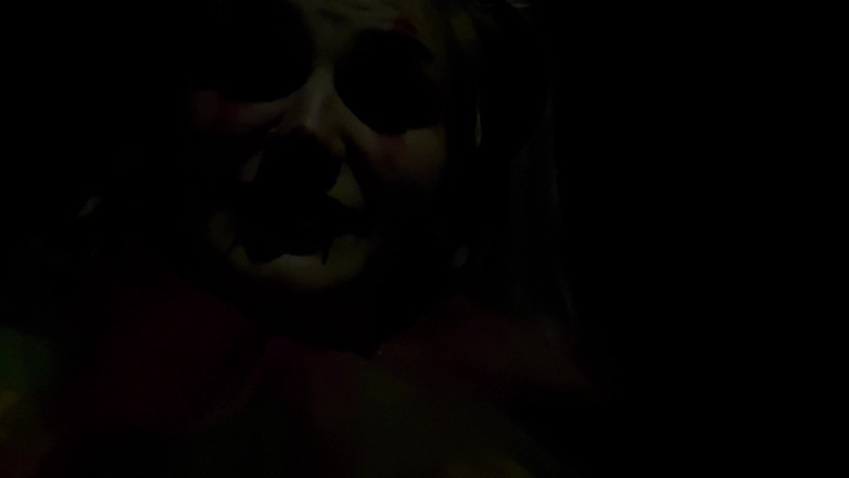 EeveeXo: Trashy clown girl publicznej toalety sikanie flashowanie i palenie
