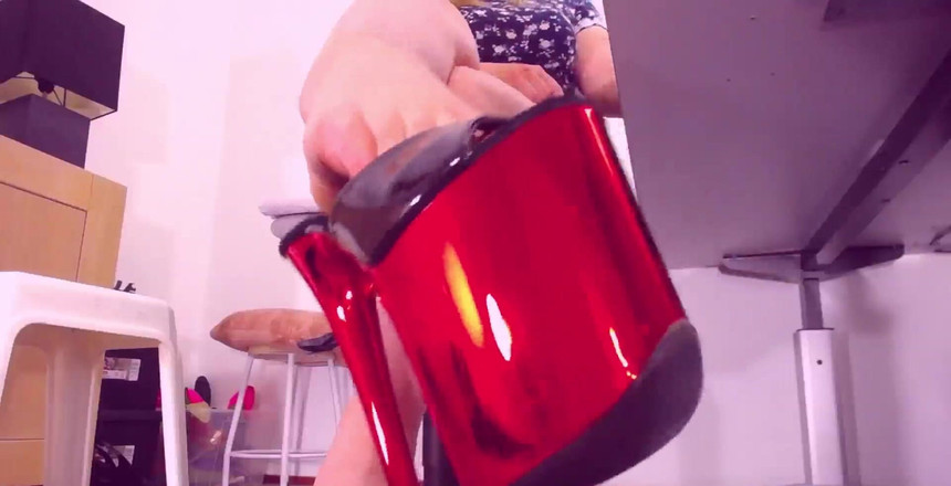 Nylon fetish 4u: Striscia sotto la mia scrivania, cagna! Prepara la tua lingua...