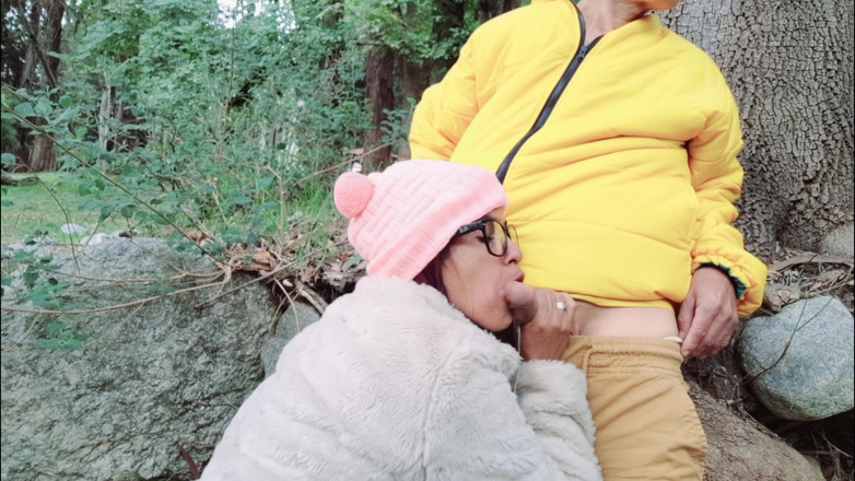 Lady: Büyük göğüslü, büyük götlü orta yaşlı seksi kadın sapık yaşlı...