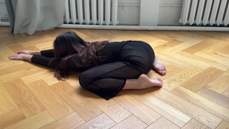 Skinny_lady69: 透明な服でのセクシーなストレッチ