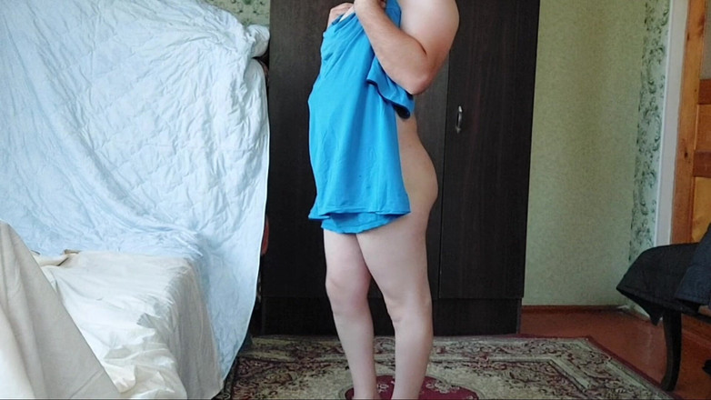 Kitty_Cross: Cowok dan cewek waria dengan rok biru dengan kaki putih