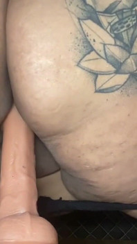 BBW Ciężka masturbacja z Gigantycznym Dildo
