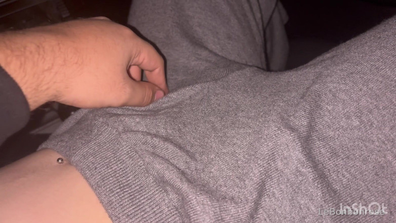 LeBonbonRose: Мой сводный брат мастурбирует меня в своей машине!