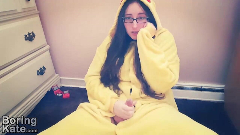 Boring Kate: Uderzanie w moją pikachu kigurumi