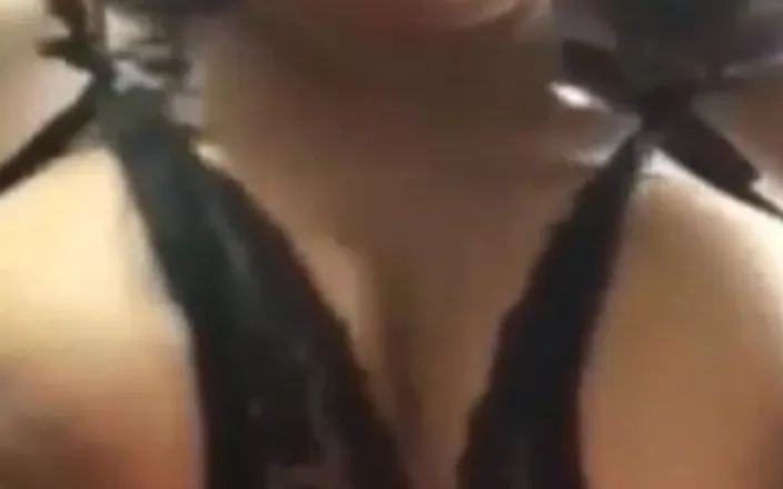Sofixxx: Moje zralá žena se mnou přijímá videohovor a říká mi, že je to...