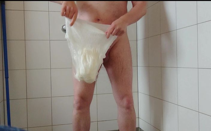 Carmen_Nylonjunge: Nylonjunge Test nietrzymanie moczu 2, mocz
