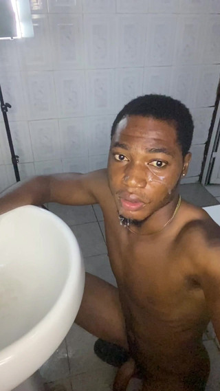 BlackDanie_production: Ele me deu uma gozada doce