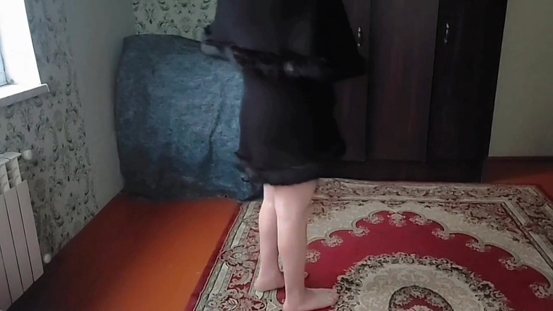 Kitty_Cross: Si cantik transeksual menghisap rambut dengan reben