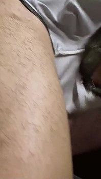 Remaja Asia Mihono dijolok pada tarikh luar di rumah dan mendapat blowjob