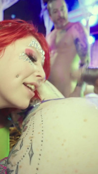 Rave girl orgia