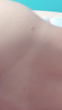 음란한 여자친구가 열렬히 섹스한다