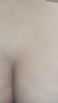 Cuckold-ehemann isst das sperma meines stiers direkt aus meiner muschi